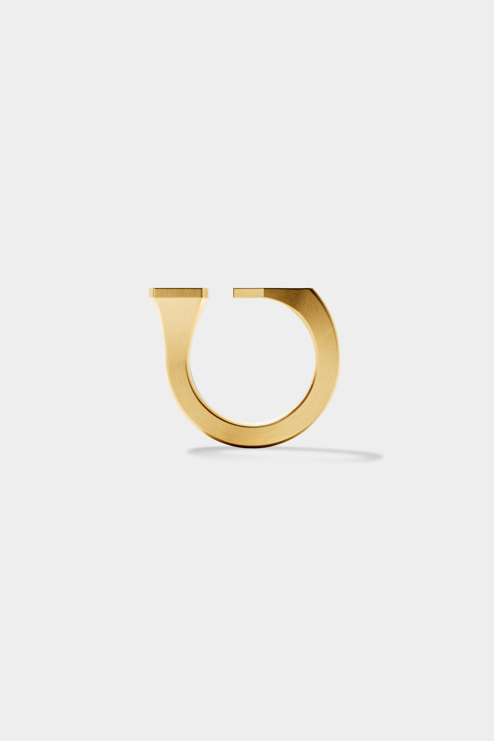 Ciufoli One sculptural yellow gold pin ring front view