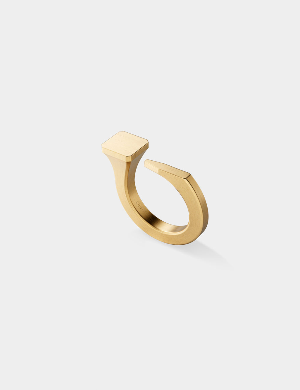 Ciufoli One sculptural yellow gold pin ring side view