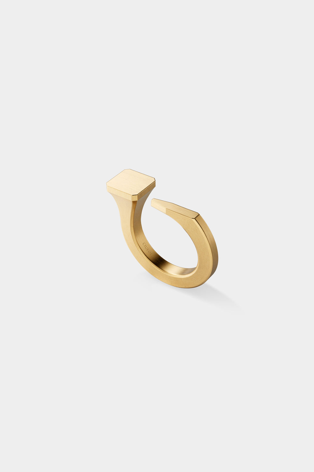 Ciufoli One sculptural yellow gold pin ring side view